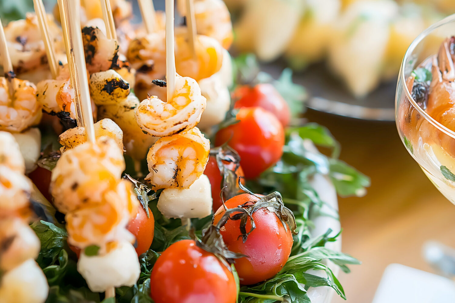 Brochette apéro à faire la veille : nos 12 recettes testées et les vins pour les accompagner