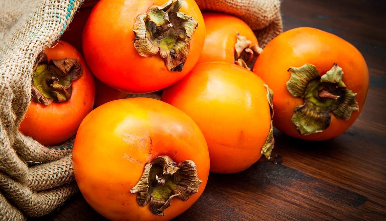 découvrez des astuces simples et naturelles pour faire mûrir vos kakis plus rapidement à la maison et profiter de leur douceur sans attendre.