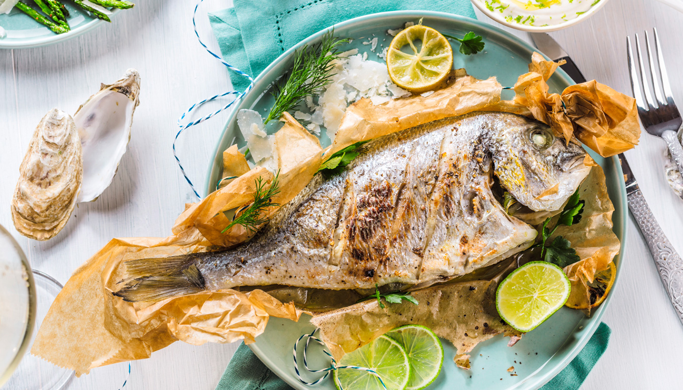 découvrez comment réussir la cuisson de la dorade au four avec nos conseils d'aromates et astuces pour éviter le dessèchement, pour un plat savoureux et fondant.