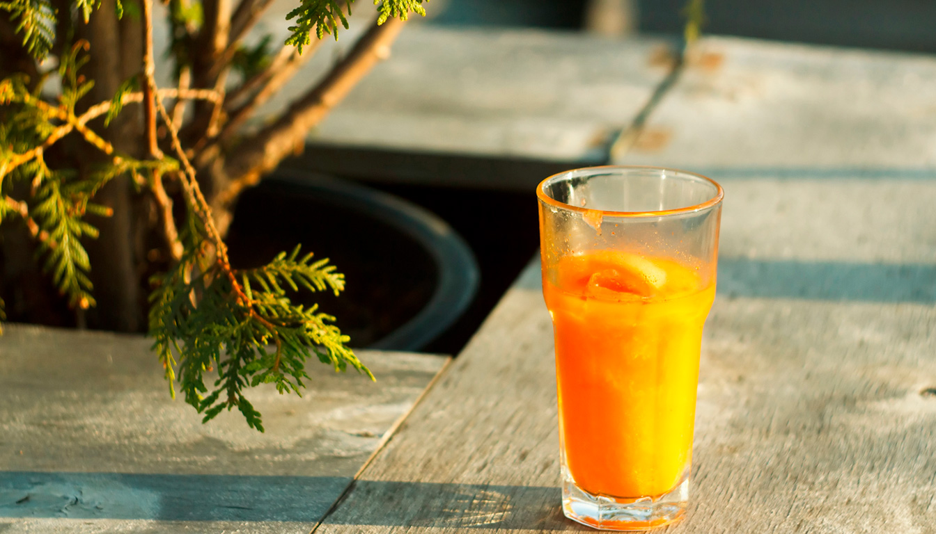 découvrez les bienfaits du jus d’argousier et ses effets secondaires possibles pour une consommation en toute sécurité.