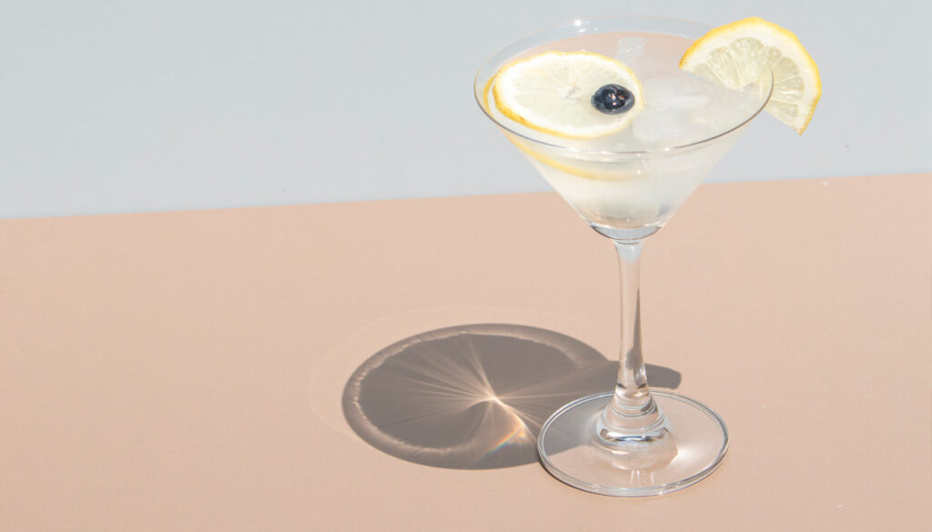 Découvrez le martini blanc : comment le servir, le boire et avec quoi l’accompagner