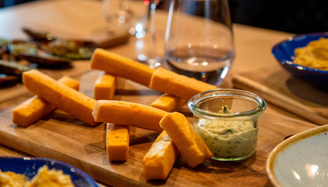 découvrez la recette authentique de la panisse de marseille, une spécialité méditerranéenne savoureuse à base de farine de pois chiche, simple à préparer et délicieuse.