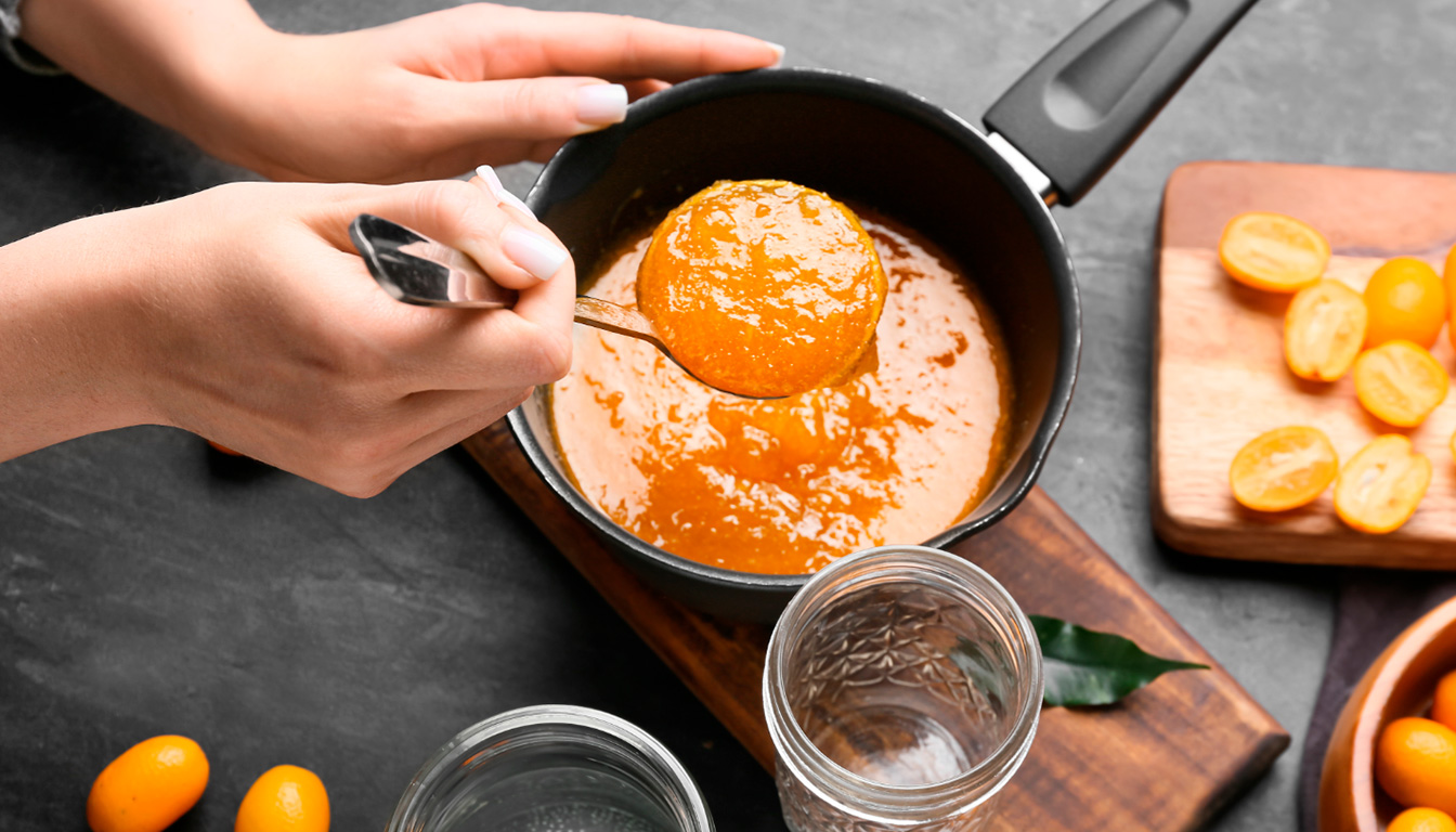 découvrez notre recette de confiture sans sucre avec des astuces de cuisson et les ingrédients idéaux pour une préparation saine et savoureuse.