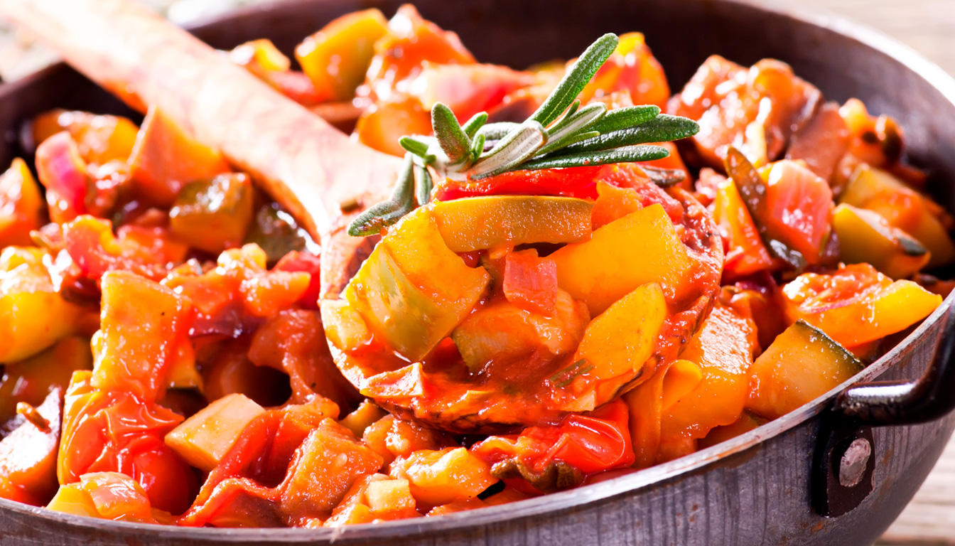 découvrez la recette authentique de la ratatouille provençale mijotée, un plat traditionnel aux légumes frais et savoureux, parfait pour régaler toute la famille.
