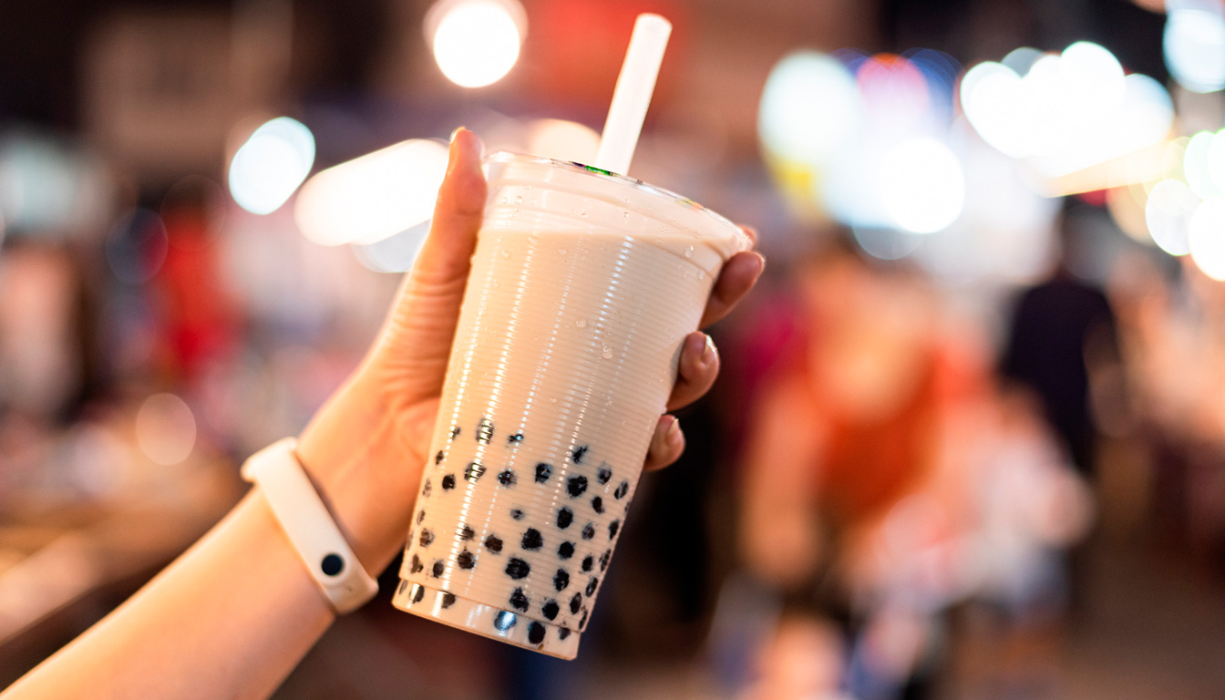 découvrez le nombre de calories présentes dans un bubble tea et apprenez comment choisir les options les plus saines pour profiter de cette boisson gourmande sans culpabiliser.