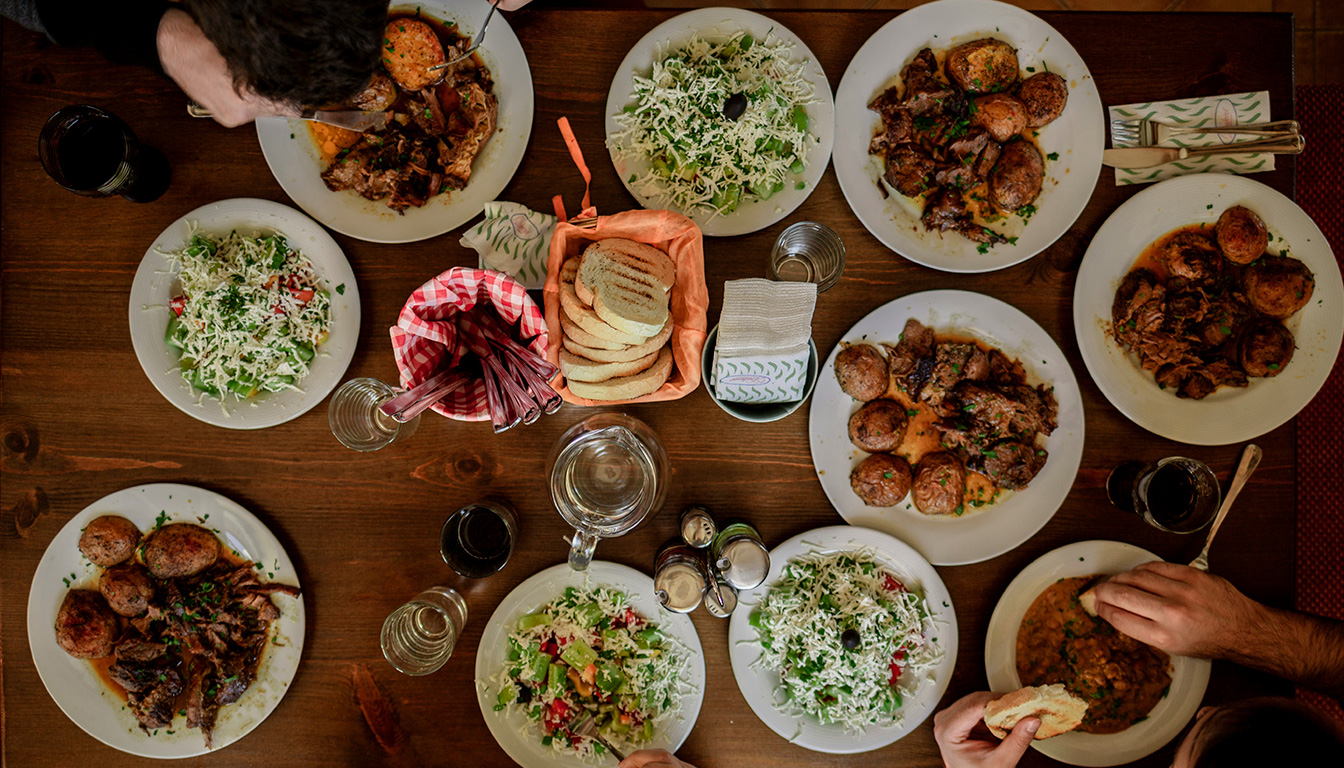 découvrez des idées de plats faciles à préparer pour 10 personnes, parfaits pour organiser vos repas sans stress et en avance.