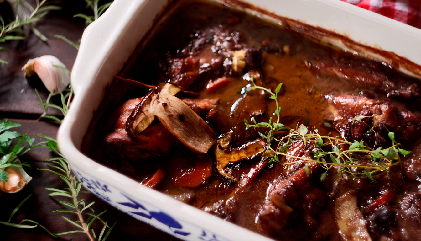Quelle cuisson pour un rôti de cerf mariné au vin rouge ?