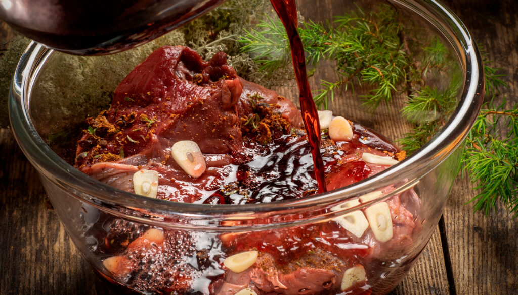 Quelle cuisson pour un rôti de cerf mariné au vin rouge ?