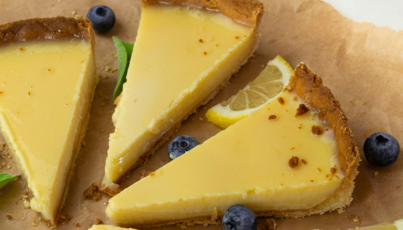 découvrez si la tarte au citron est sans danger pour les femmes enceintes et quels sont les conseils pour en consommer en toute sécurité pendant la grossesse.