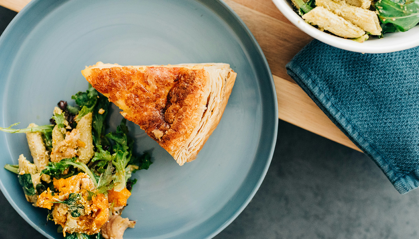 découvrez avec quoi accompagner une tarte salée pour un repas parfait : salades fraîches et garnitures idéales qui sublimeront vos tartes salées.