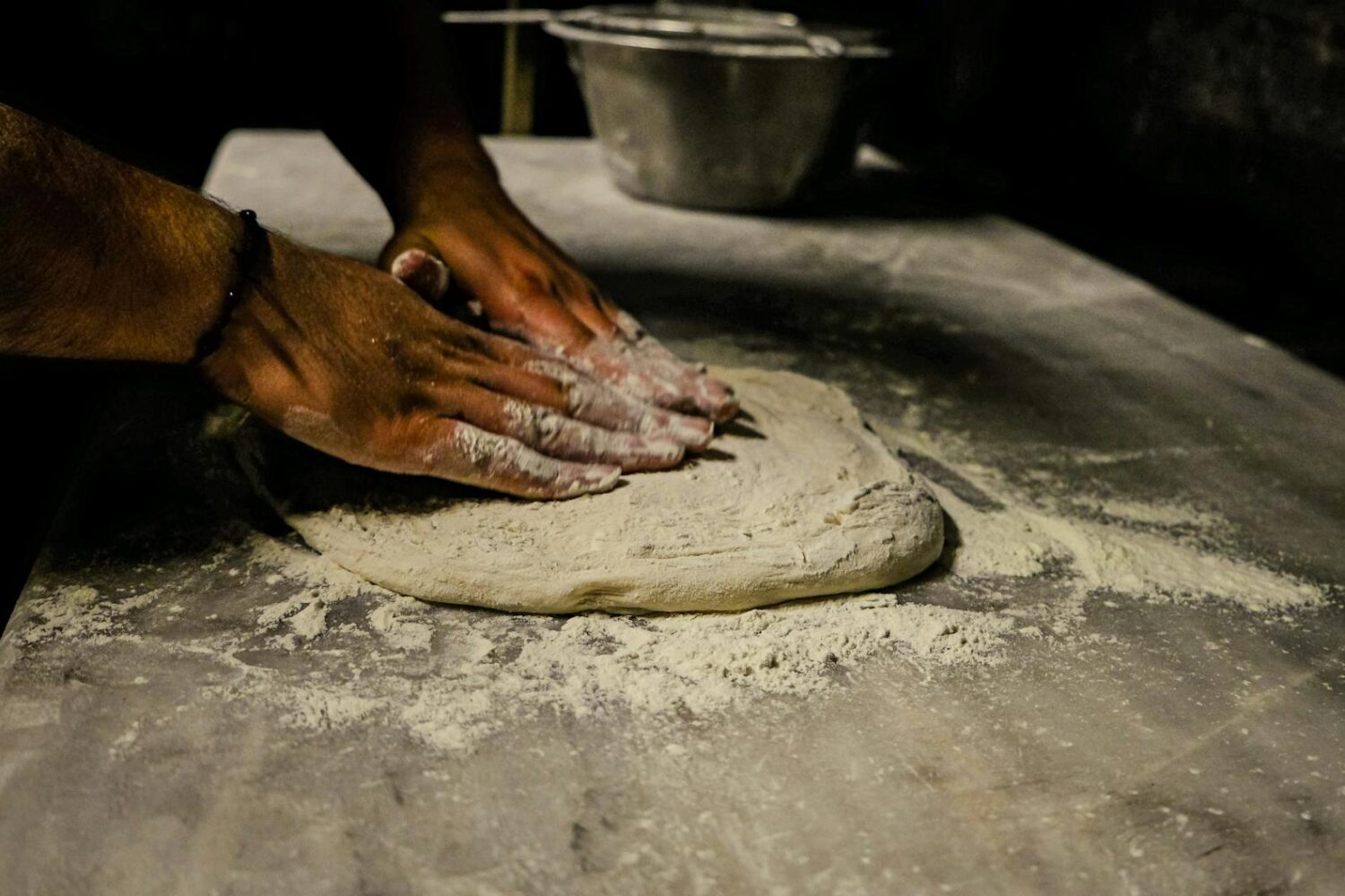 Dégazer une pâte : combien de temps et comment bien le faire ?