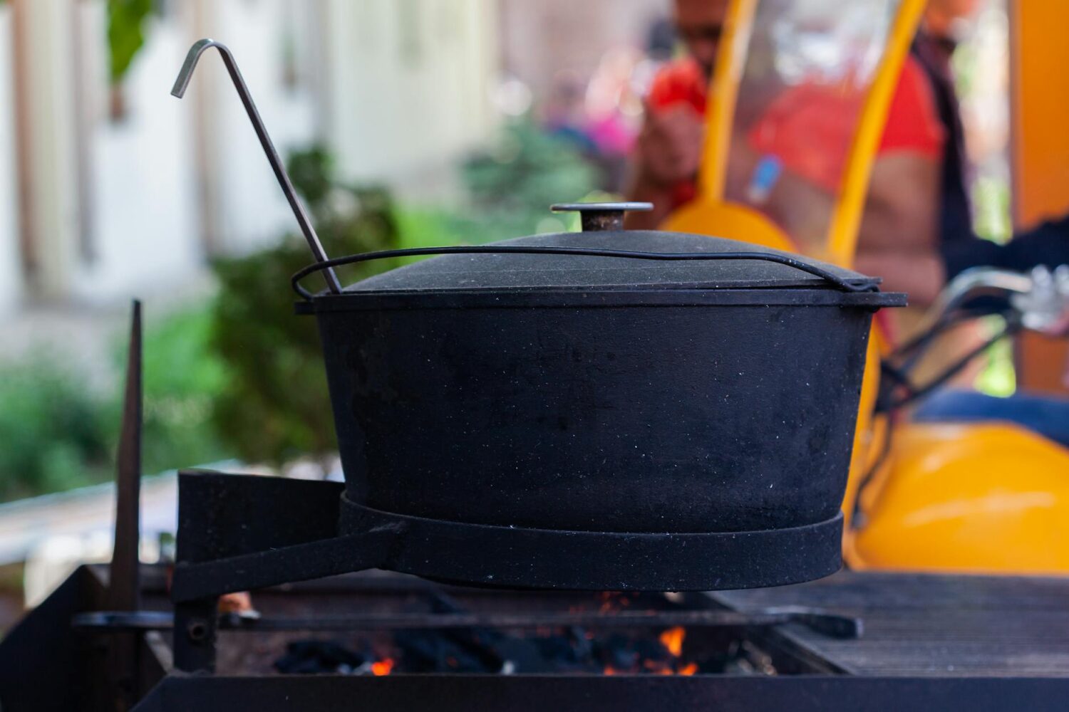 Temps de cuisson d’un chapon en cocotte en fonte sans four : le guide