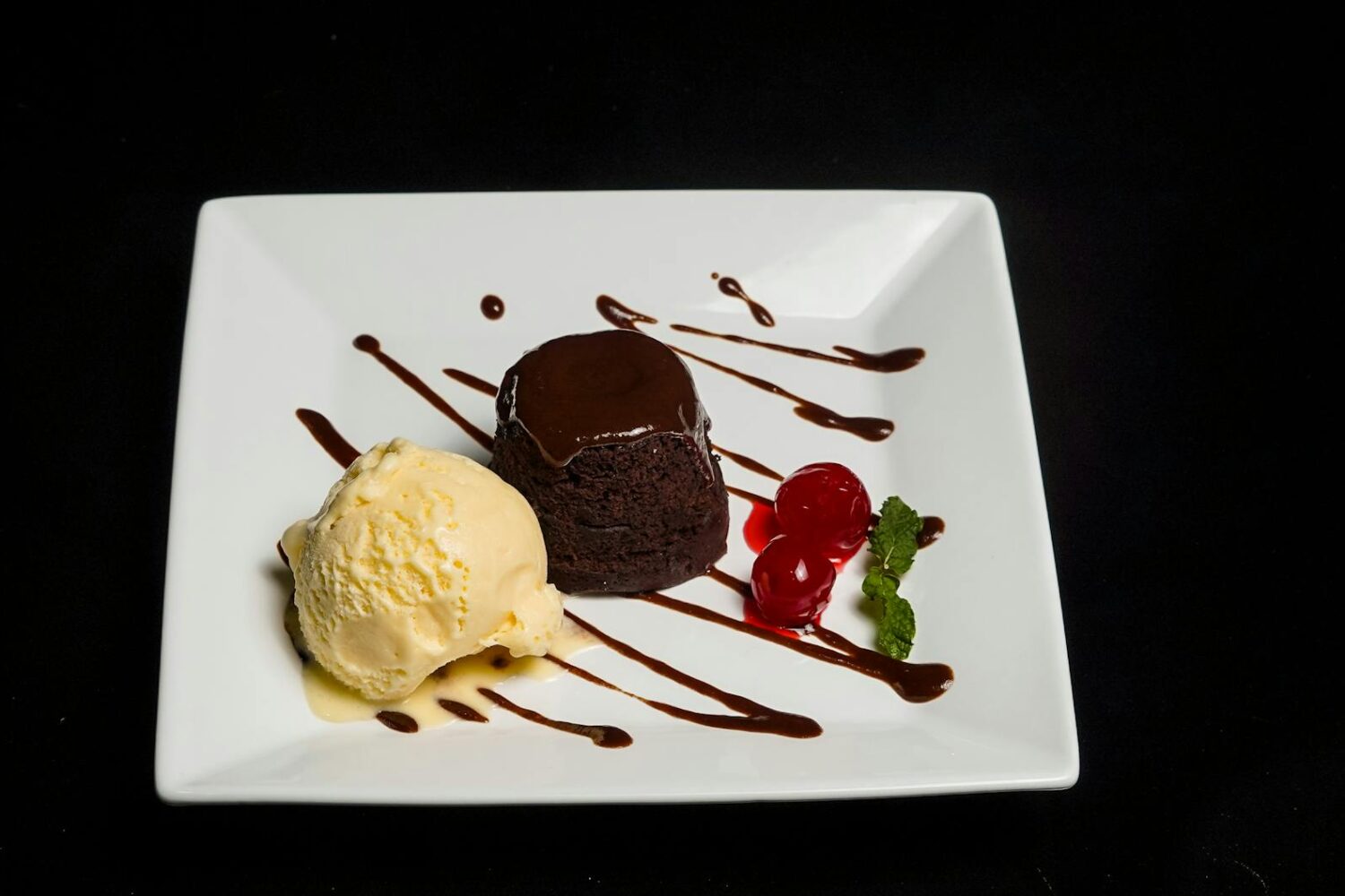 Différence entre moelleux et fondant au chocolat : texture et cuisson