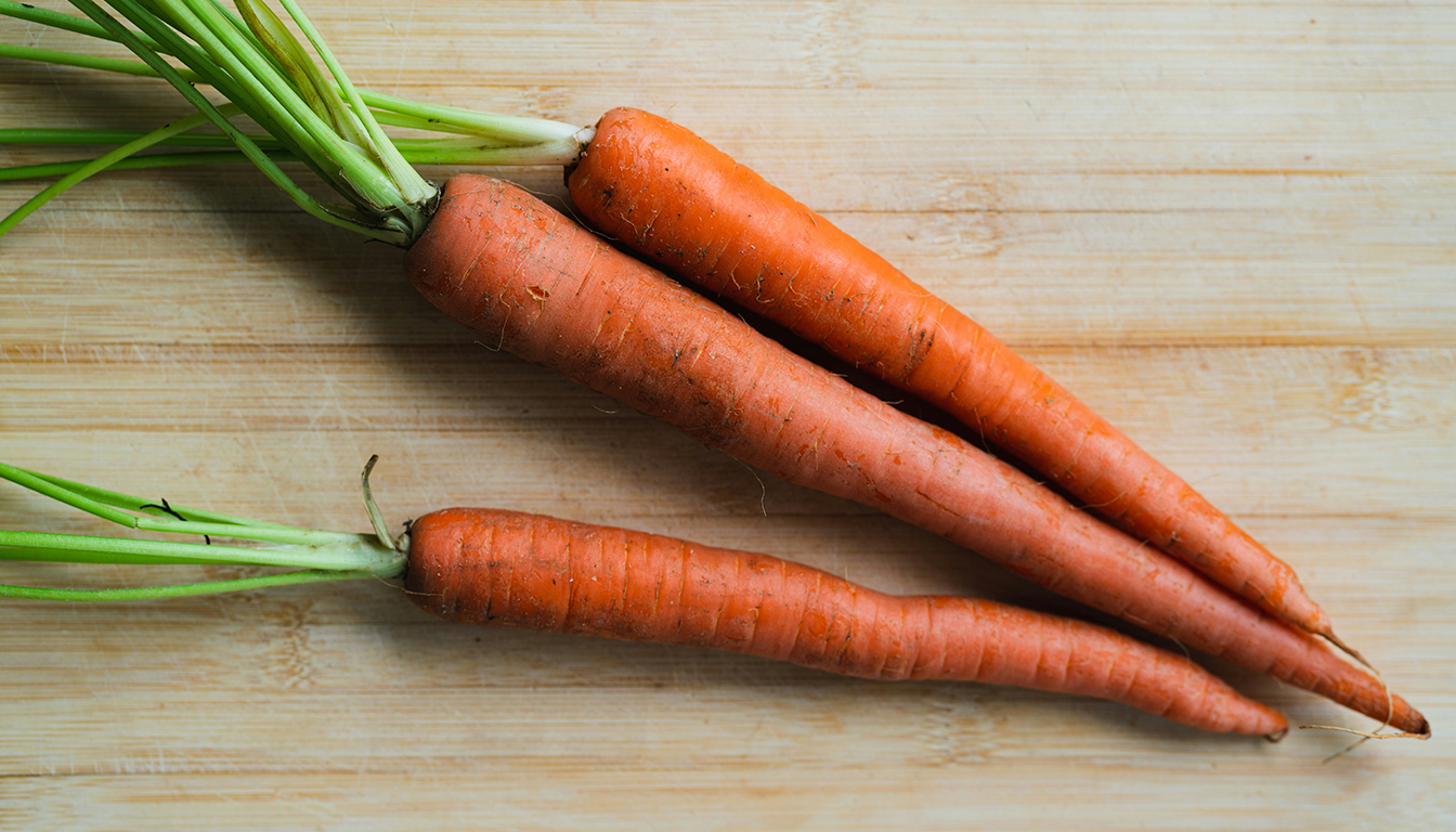 découvrez si la carotte est un féculent ou un légume, ses propriétés nutritionnelles et comment l'intégrer dans une alimentation équilibrée.