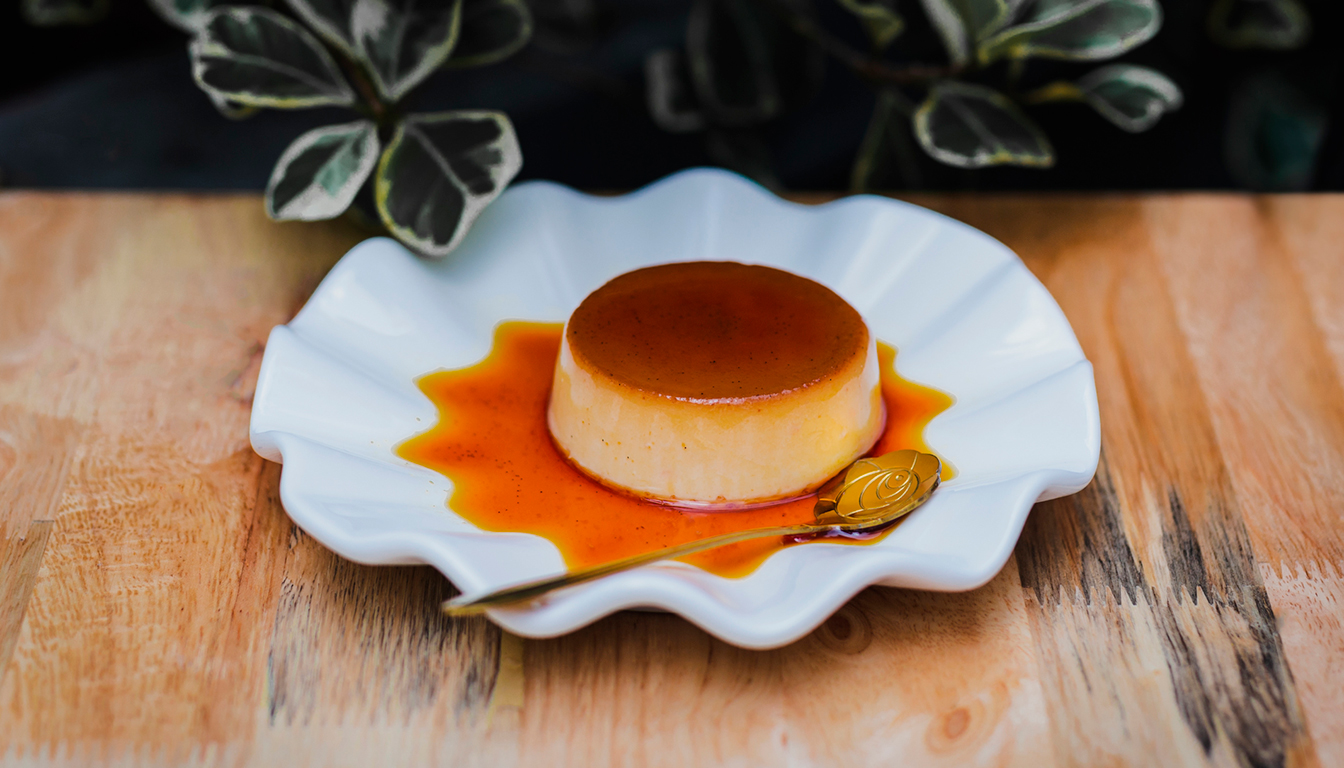 découvrez la recette authentique de la crème caramel de grand-mère, un dessert aux œufs classique, fondant et savoureux, parfait pour toutes les occasions.