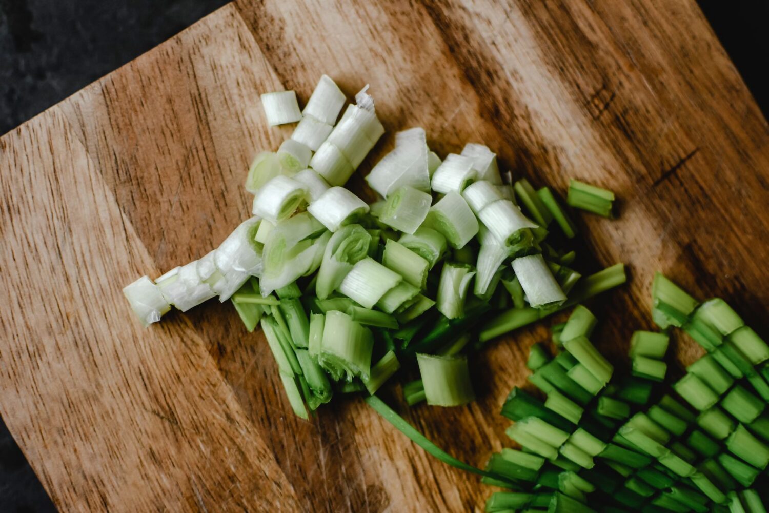 Par quoi remplacer la ciboulette en cuisine ? Nos recommandations