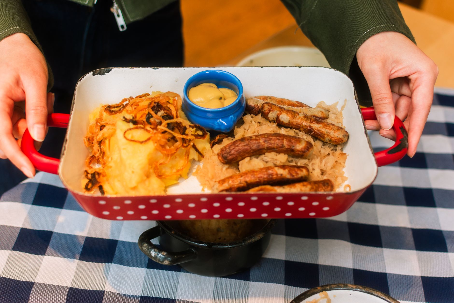 Réchauffer une choucroute sans la dessécher : comprendre les erreurs qui ruinent le plat — choucroute vapeur avec saucisses