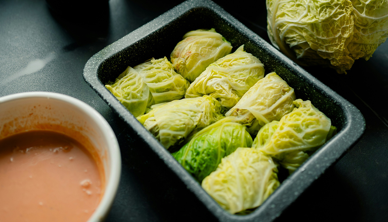 découvrez la recette traditionnelle du choux farci, un plat généreux et réconfortant qui ravira toute la famille grâce à ses saveurs authentiques de grand-mère.