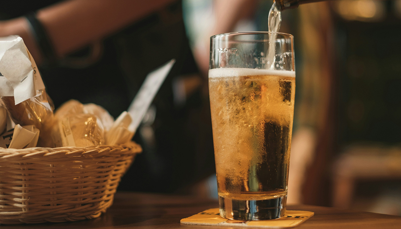 découvrez combien de temps il faut pour éliminer une bière de votre corps et comprenez l'impact de l'alcool sur la durée de sa présence dans l'organisme.
