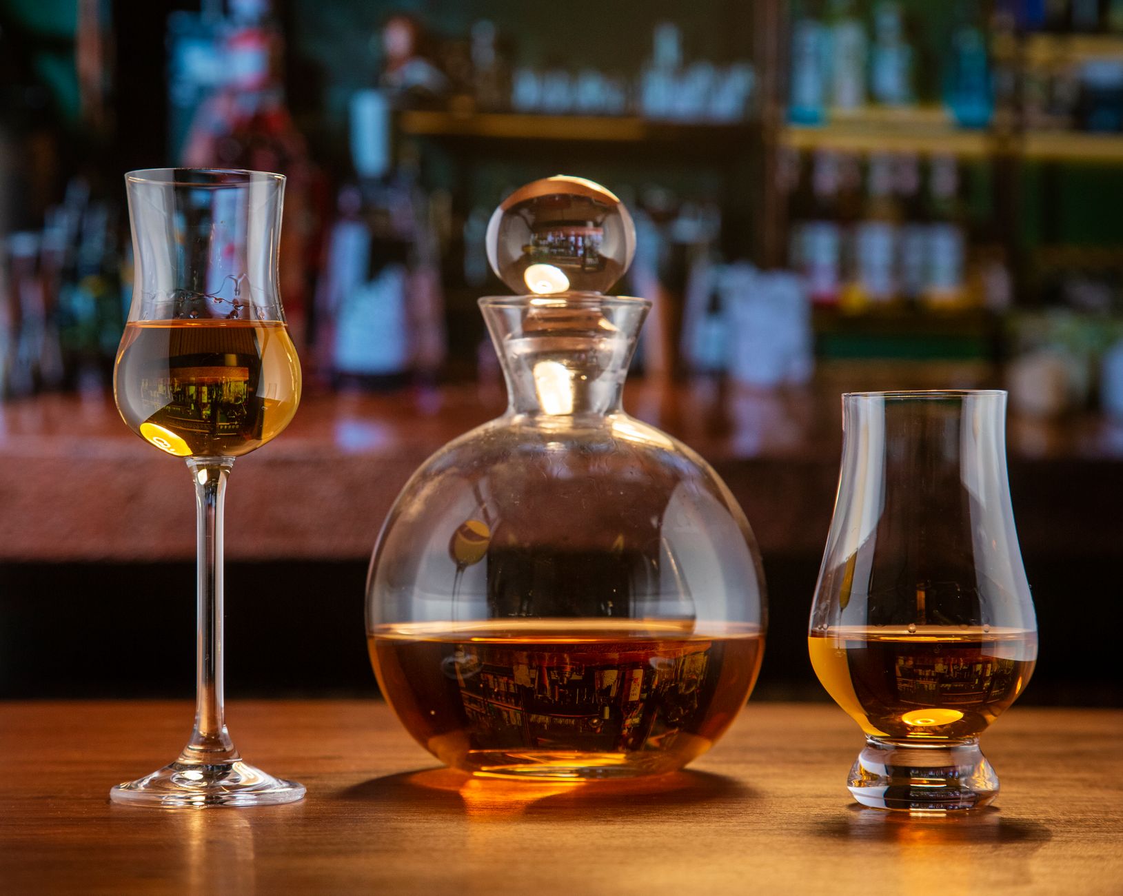 Armagnac vs Cognac : origines, histoire et ancrage des deux alcools français — verre de dégustation Armagnac Cognac