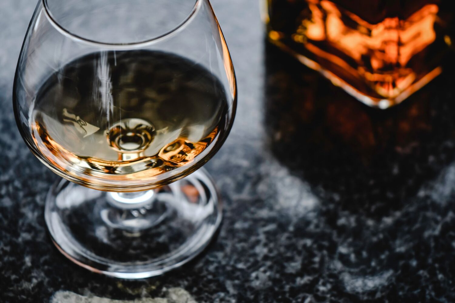Armagnac vs Cognac : prix, goût, différences et origines de ces 2 alcools