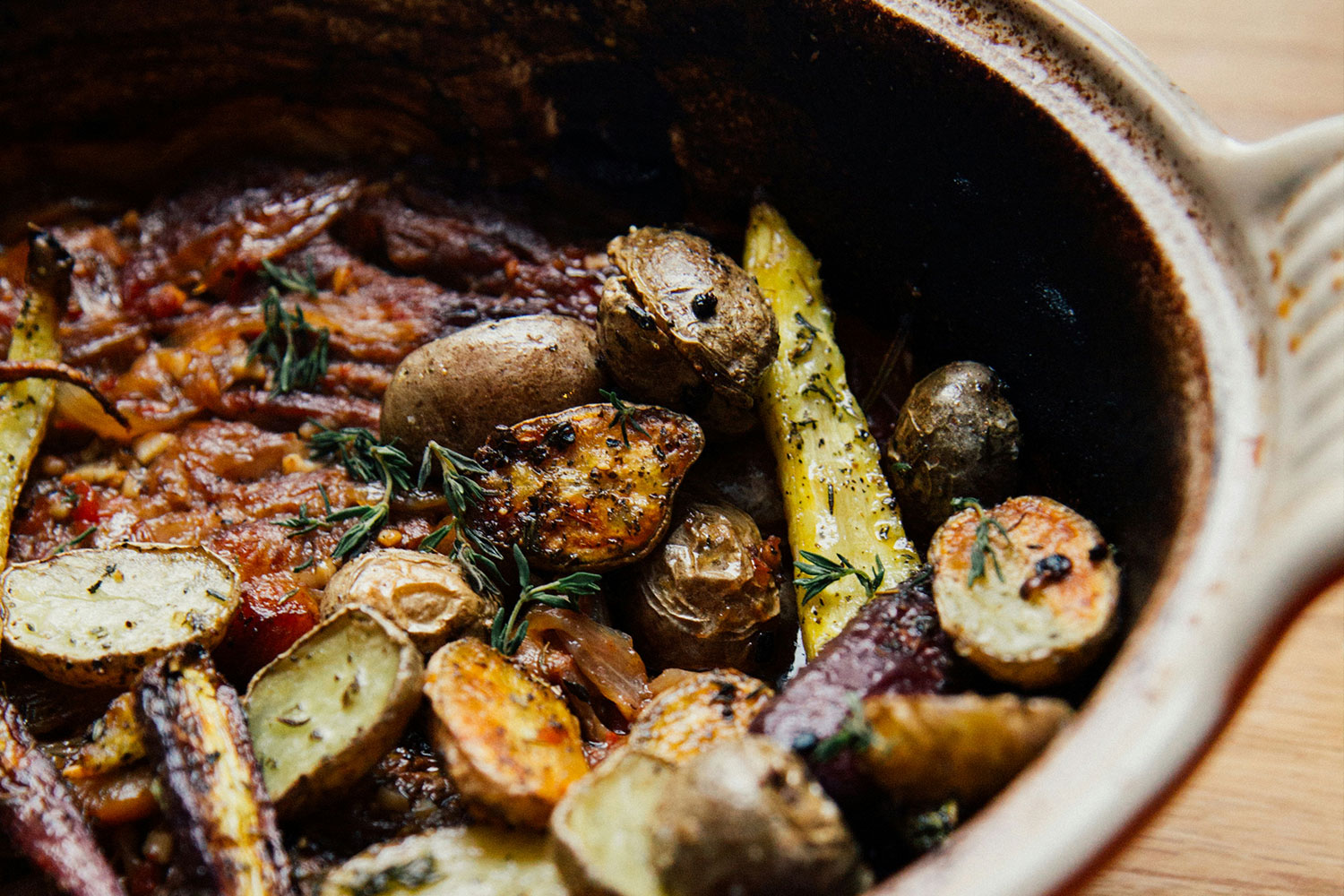 découvrez 20 idées de plats faciles et économiques pour 10 personnes, à préparer la veille : des recettes conviviales pour recevoir sans stress.