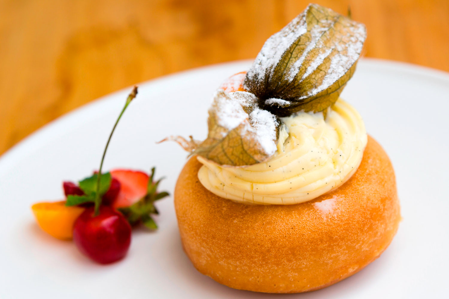 Baba au rhum traditionnel : la recette moelleuse et facile à réussir chez soi