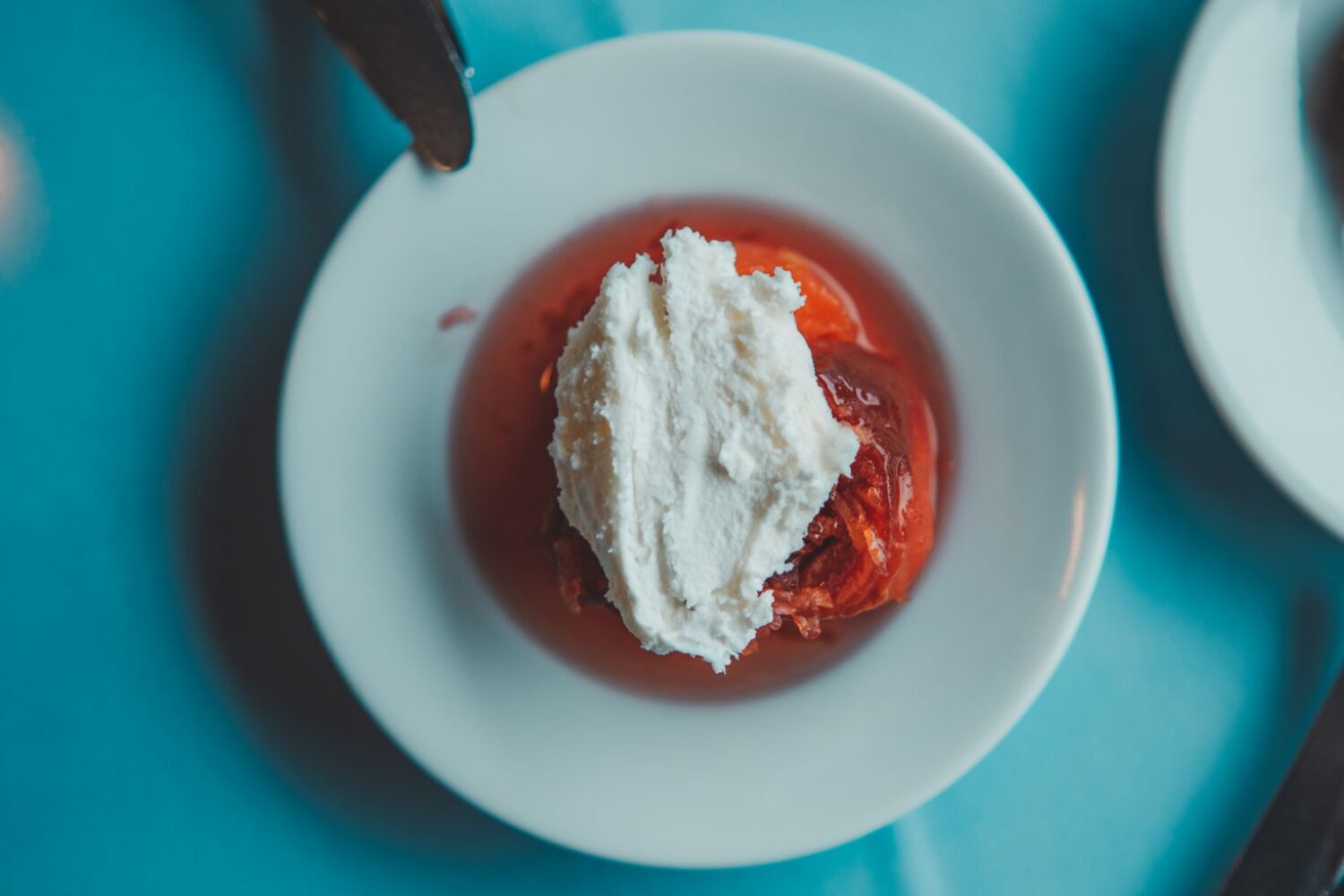 Baba au rhum traditionnel : la recette moelleuse et facile à réussir chez soi