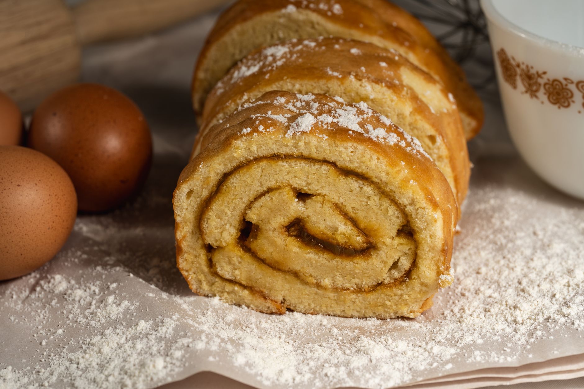 Gâteau roulé façon grand-mère la — gâteau roulé avec garniture crème